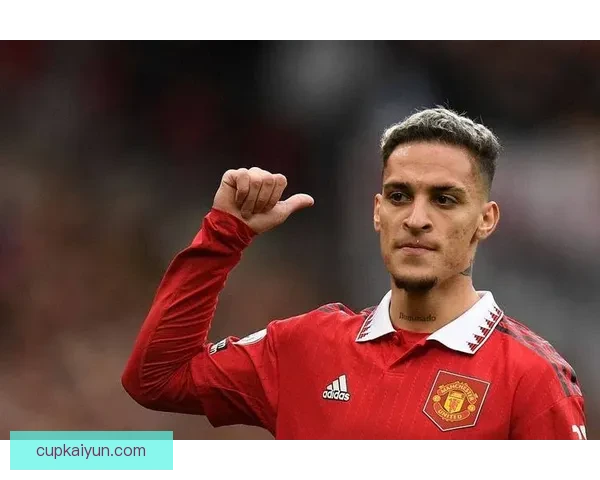 安东尼在曼联状态回暖，近期表现稳定引关注